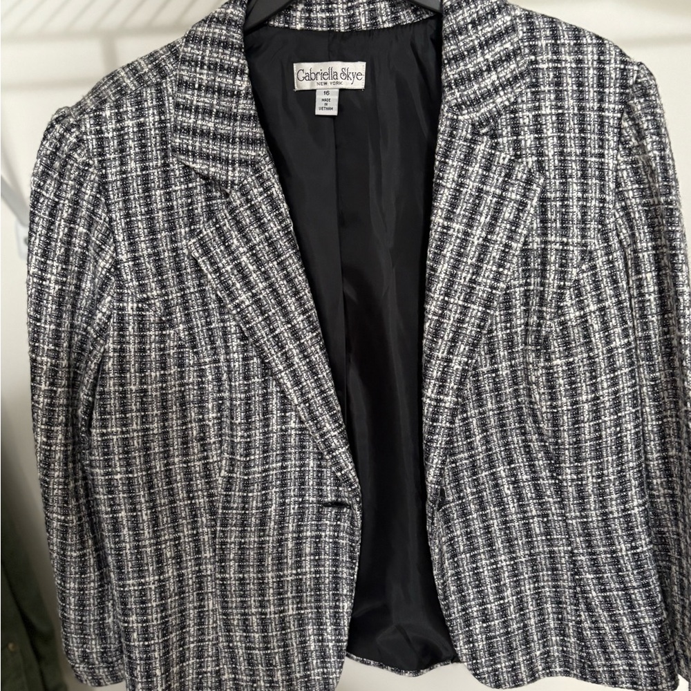 Black and White Chevron Blazer with Classic Lapel